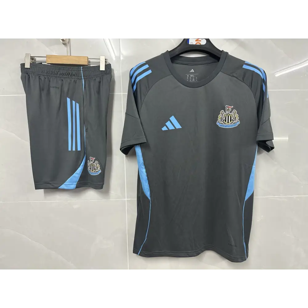Kit enfant Newcastle Utd 25/26 Vêtements de sport