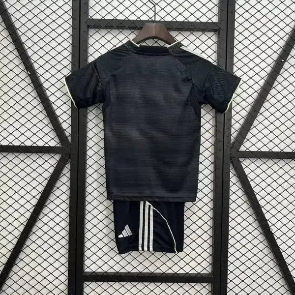 Kit enfant Real Madrid Extérieur 25/26 - Vêtements de sport
