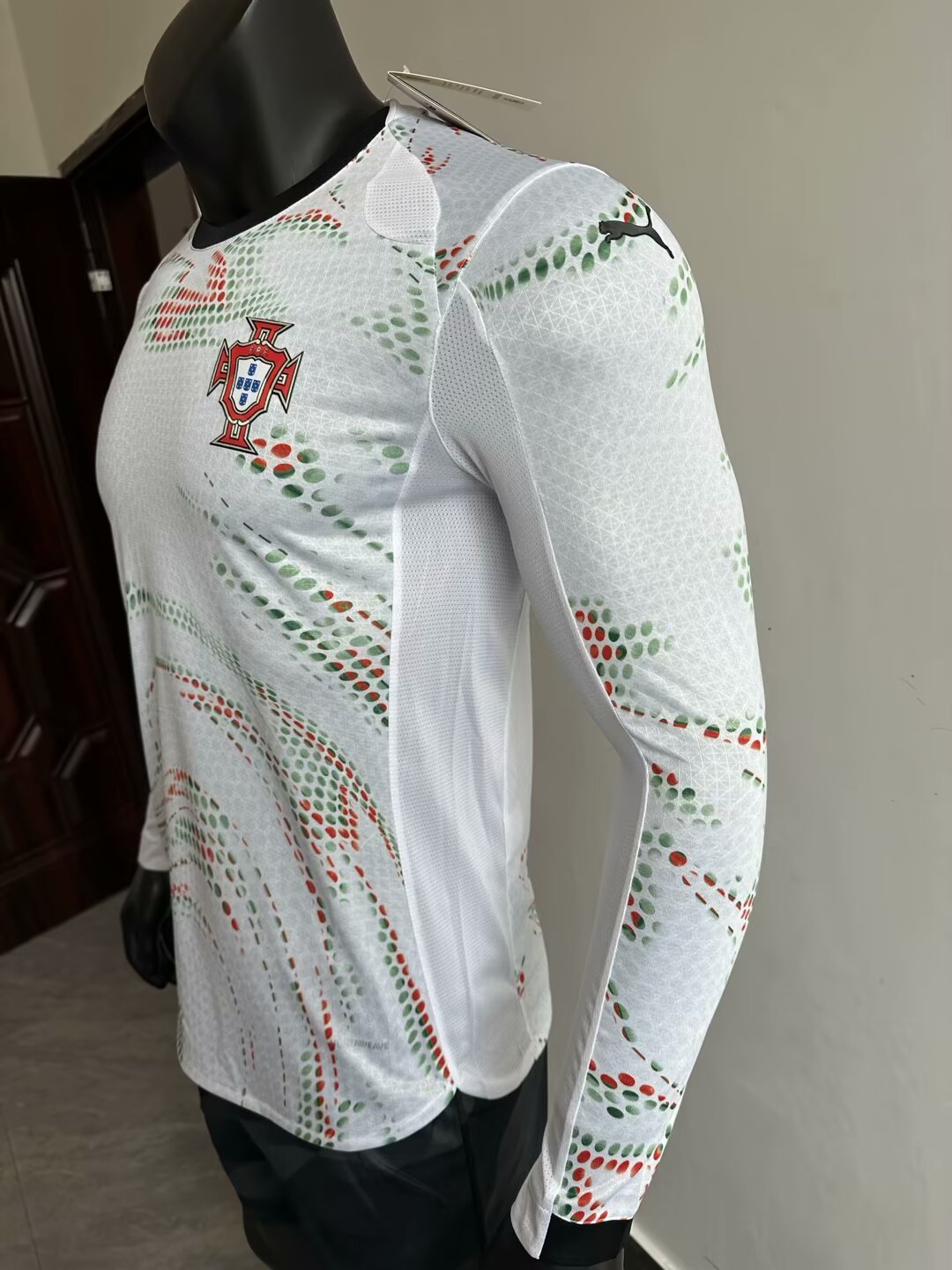 Portugal Extérieur Version Joueur Manches Longues 2025/2026 - Vêtements de sport