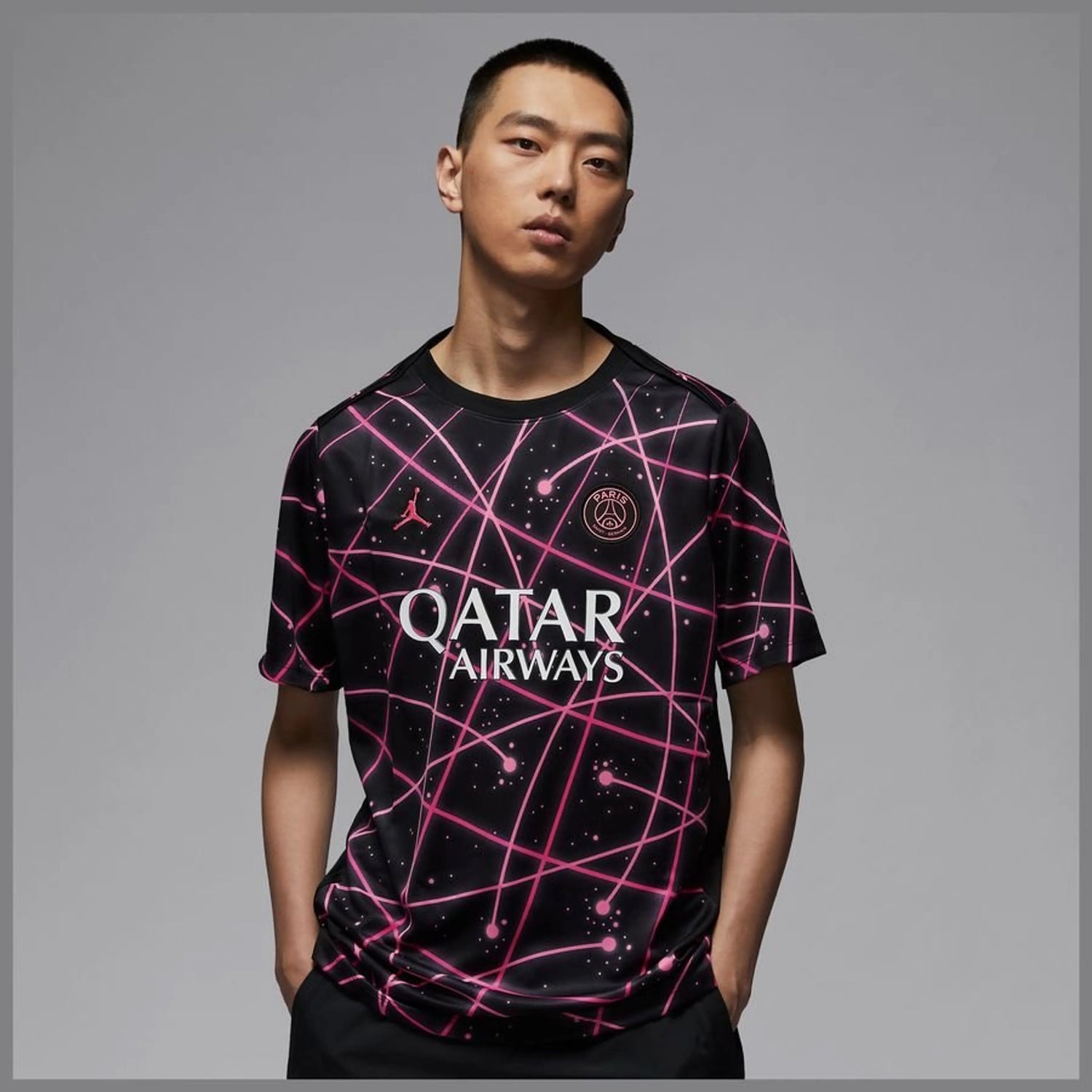 Le nouveau maillot pré-match PSG 2025/2026 : entre élégance parisienne et performance