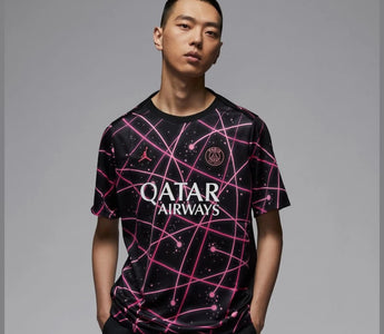 Le nouveau maillot pré-match PSG 2025/2026 : entre élégance parisienne et performance