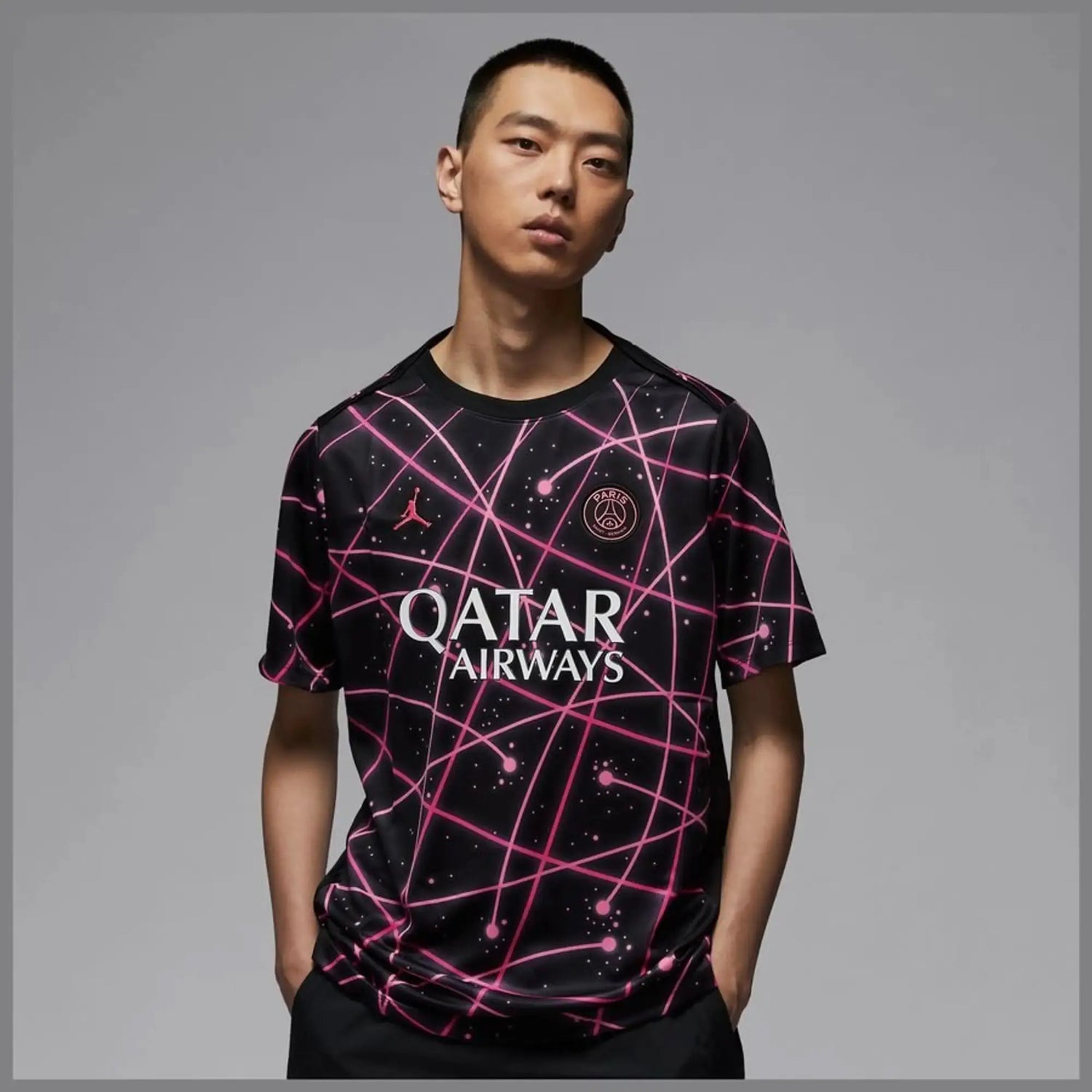 Le nouveau maillot pré-match PSG 2025/2026: entre élégance parisienne et performance