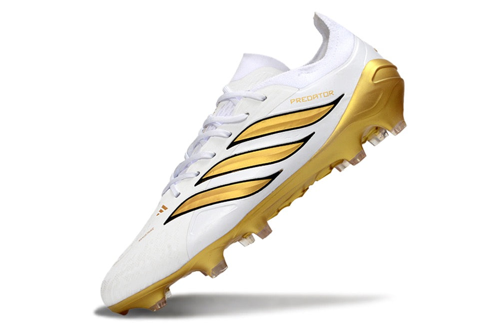 Crampons Adidas Predator Blanc et Or