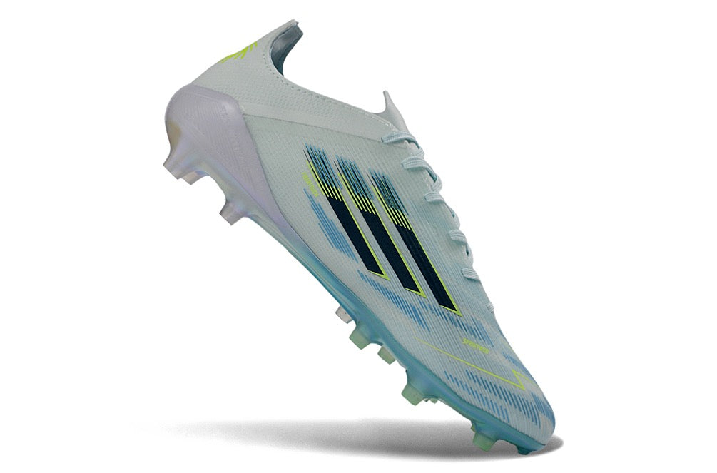 Crampons Adidas F50 Blanche et bleu