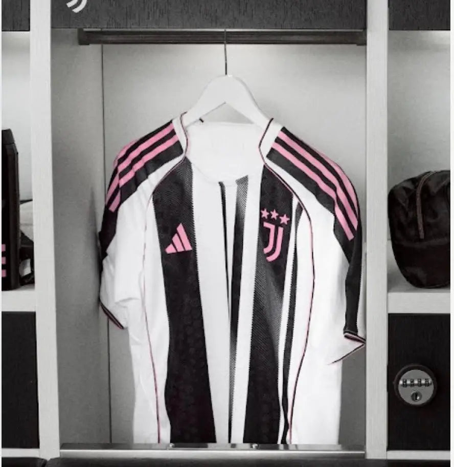 Maillot domicile Juventus 2025/2026: l’élégance italienne à son sommet