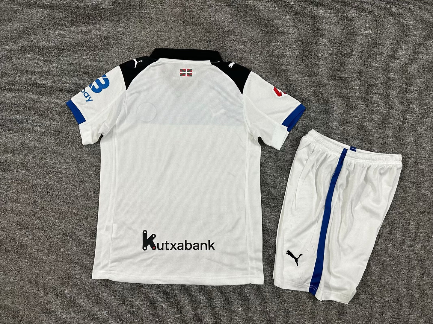 Kit enfant Alaves Extérieur 2025/2026