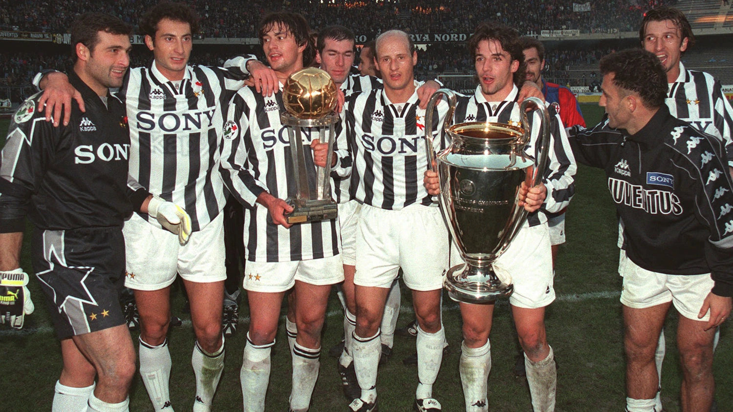 Juventus Turin Home Black and White Kappa Jersey 1995-1997
