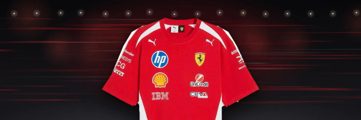 T-shirt Scuderia Ferrari sur fond de piste de Formule 1