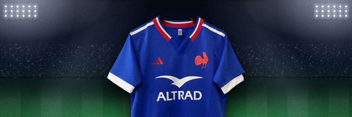 Maillot du XV de France dans un stade de rugby, de nuit