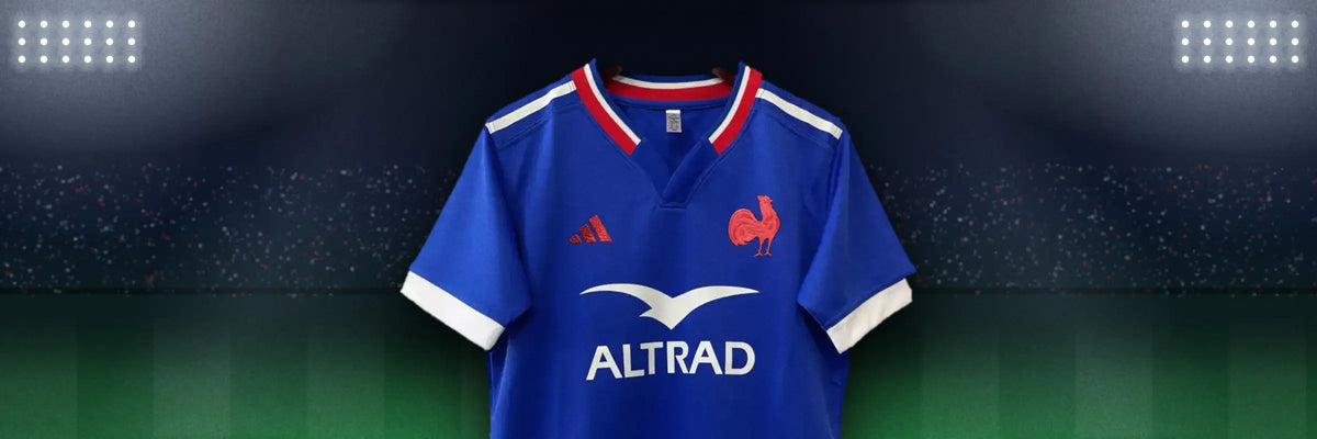 Maillot du XV de France dans un stade de rugby, de nuit