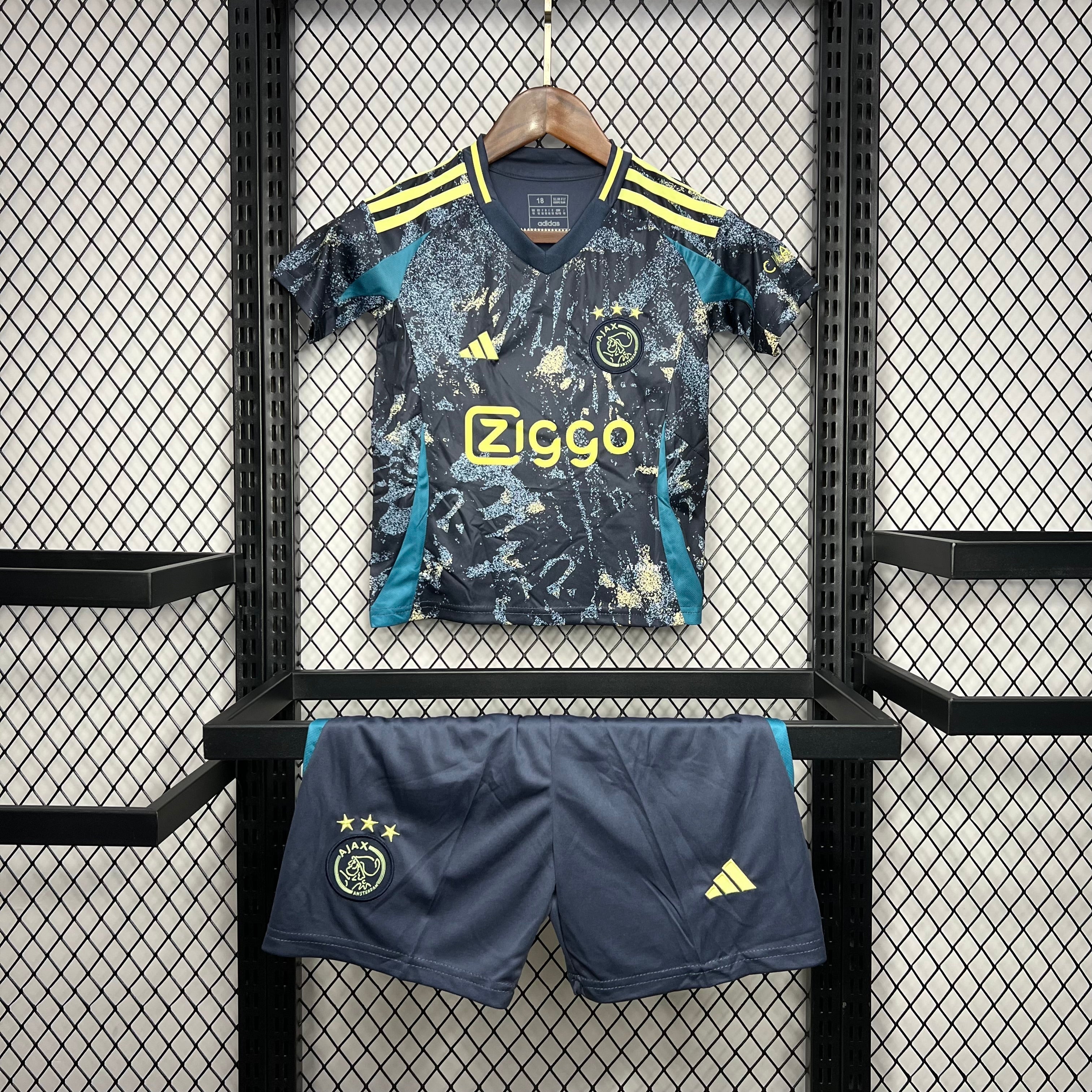 Kit enfant Ajax Amsterdam Extérieur 24/25 - Extérieur / XXS - Vêtements de sport