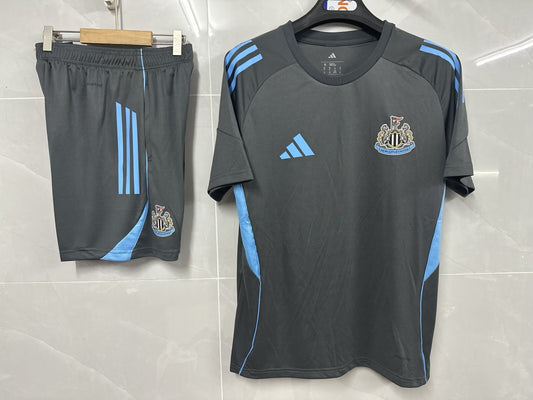 Kit enfant Newcastle Utd 25/26 Vêtements de sport