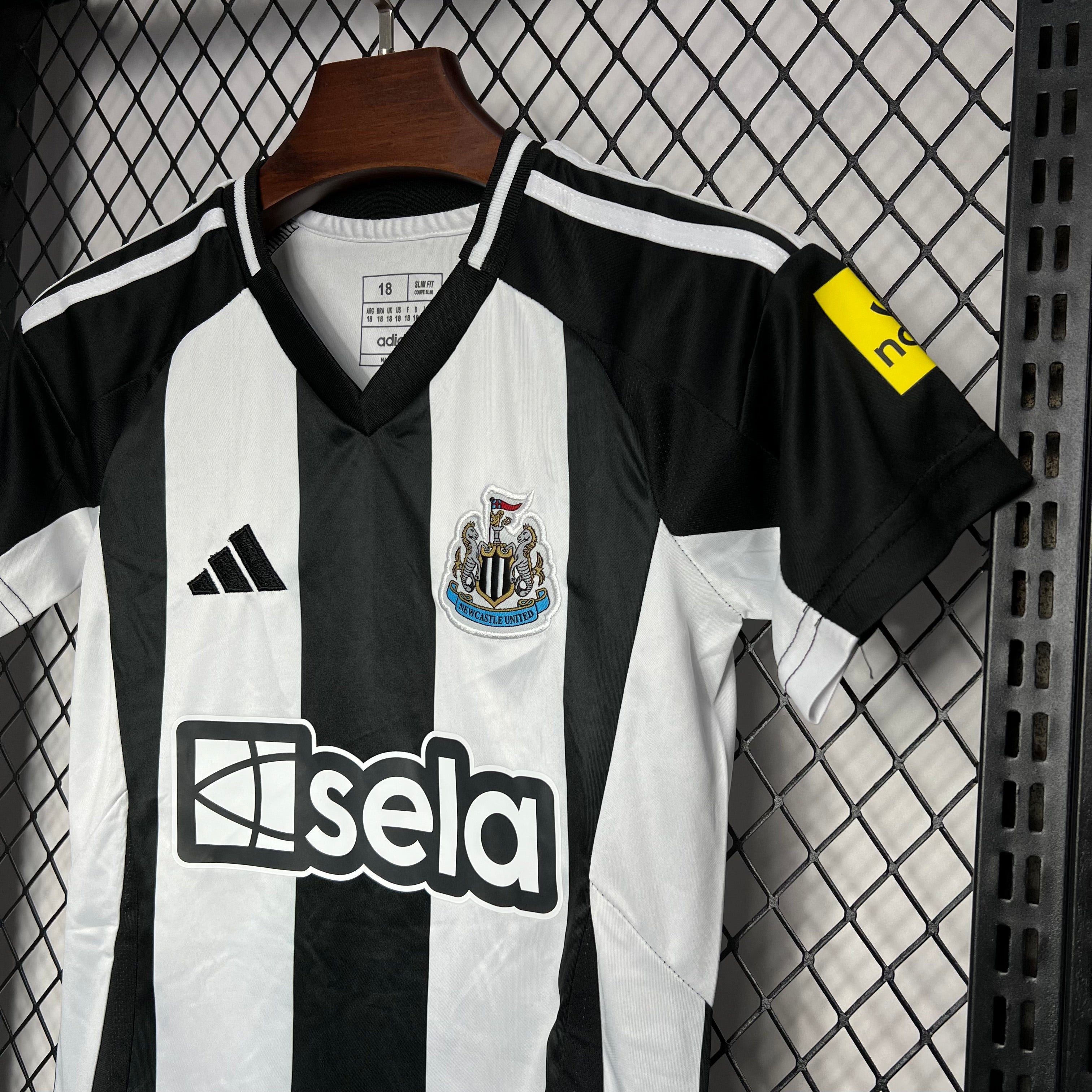 Kit enfant Newcastle Utd Domicile 24/25 - Vêtements de sport