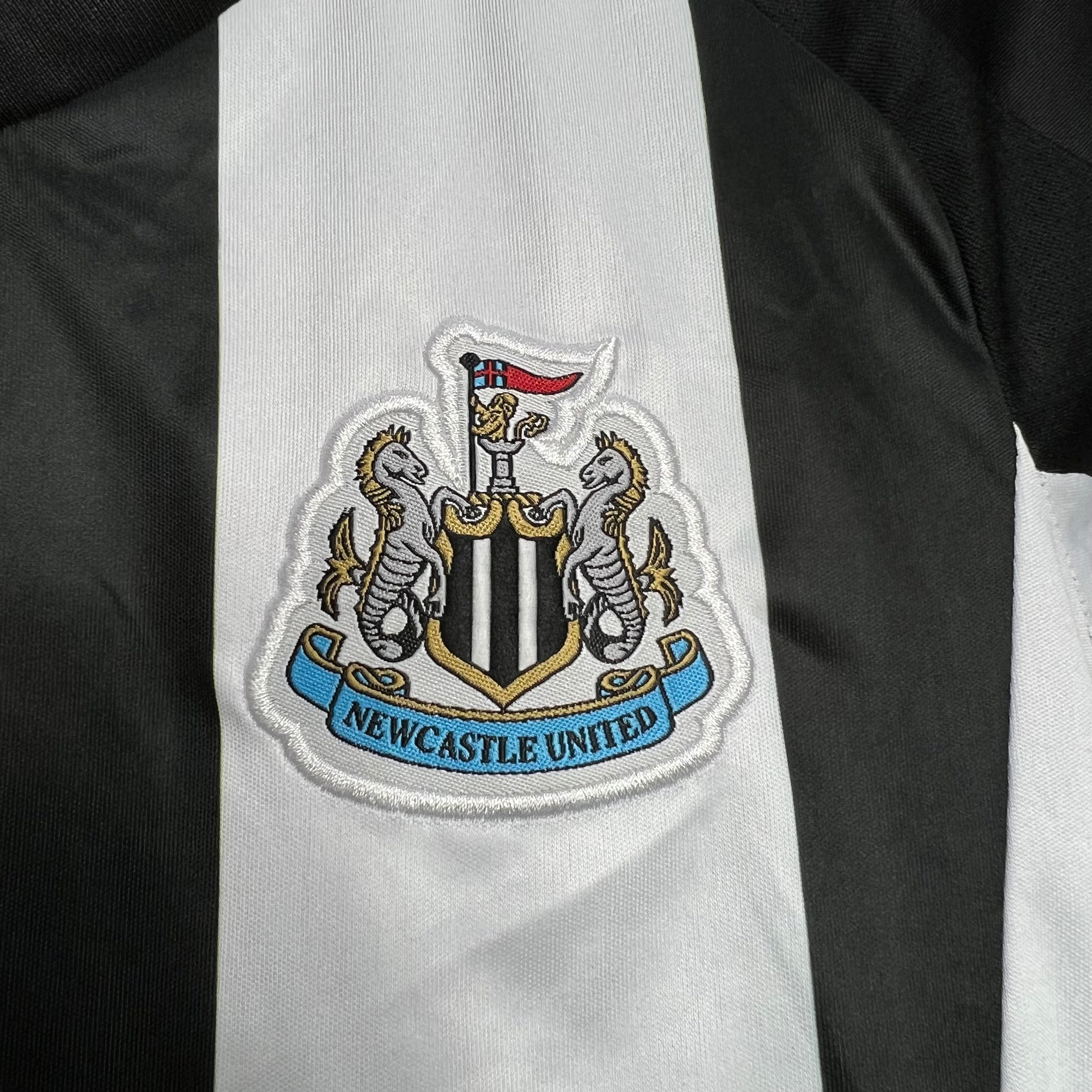 Kit enfant Newcastle Utd Domicile 24/25 - Vêtements de sport