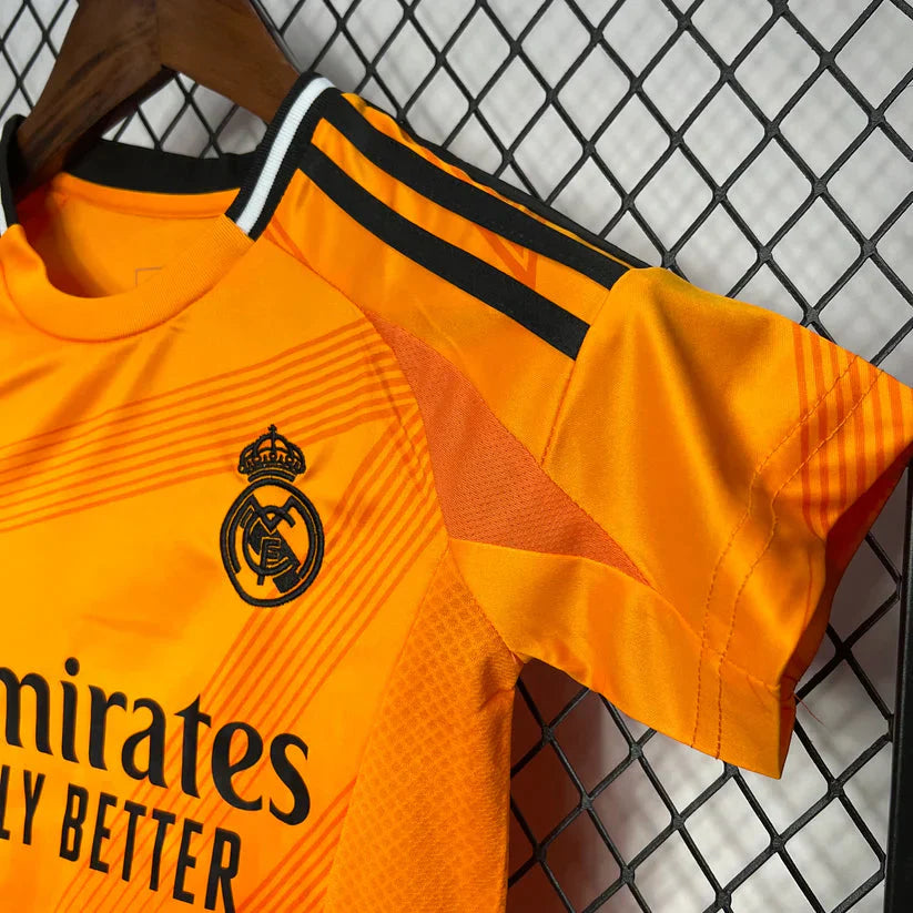 Kit enfant Real Madrid Extérieur 24/25 - Vêtements de sport