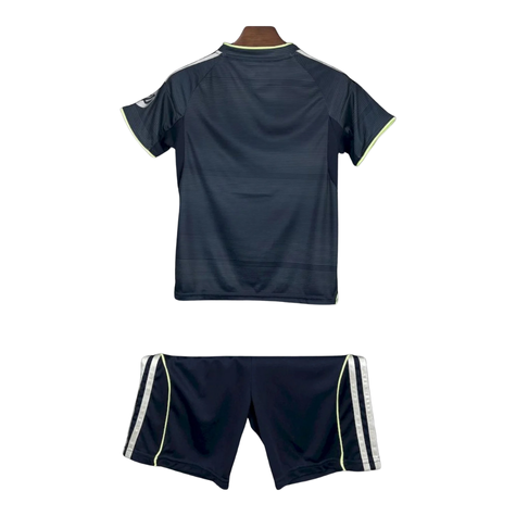 Kit enfant Real Madrid Extérieur 25/26 - Vêtements de sport