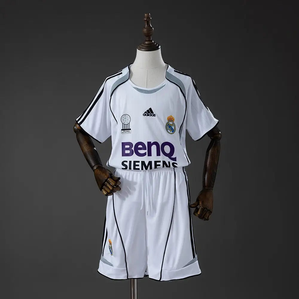 Kit enfant Real Madrid Retro 2007 Domicile - Vêtements de sport
