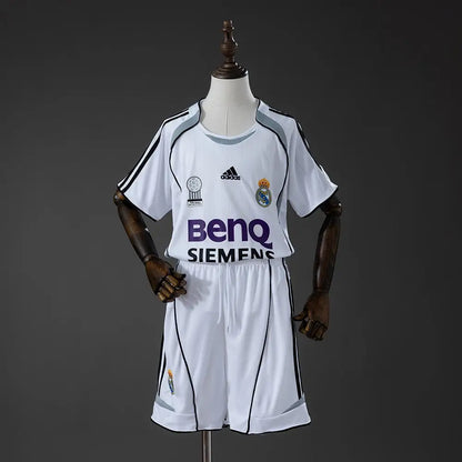 Kit enfant Real Madrid Retro 2007 Domicile - Vêtements de sport