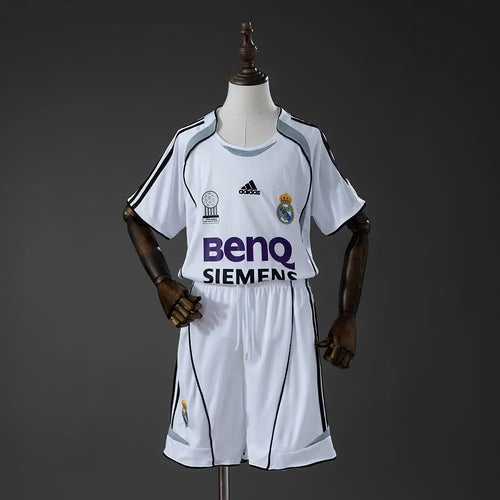 Kit enfant Real Madrid Retro 2007 Domicile - Vêtements de sport