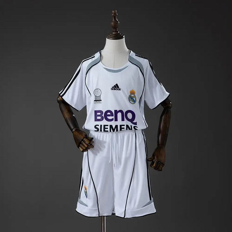 Kit enfant Real Madrid Retro 2007 Domicile - Vêtements de sport