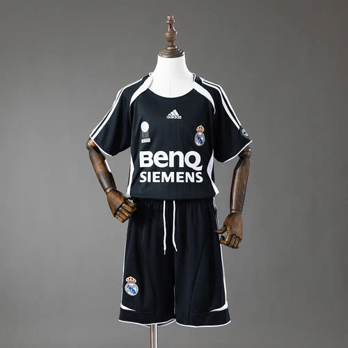 Kit enfant Real Madrid Retro 2007 Third - Vêtements de sport
