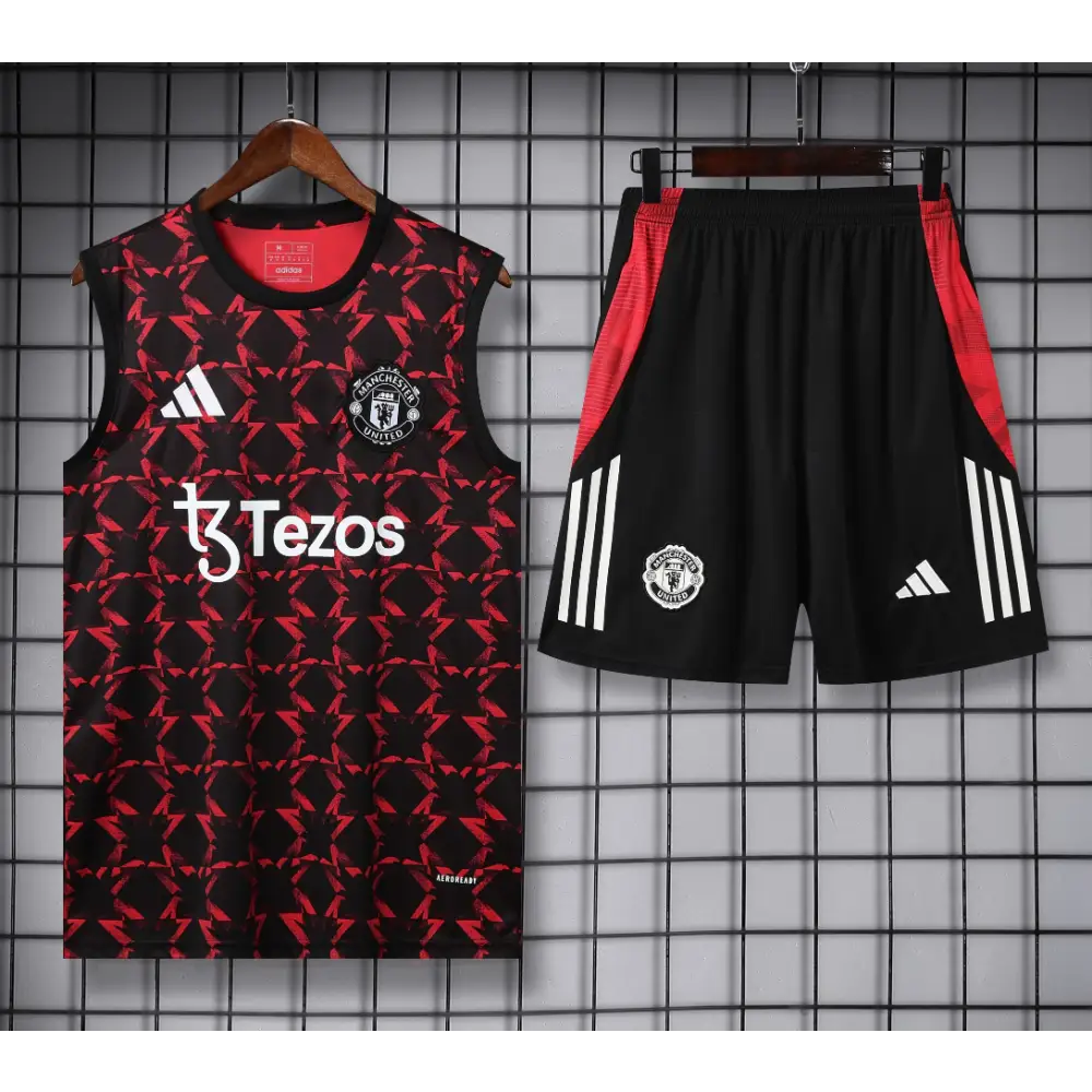 Kit Entraînement Manchester United Noir & Rouge Tâché 2025/2026 - Vêtements de sport