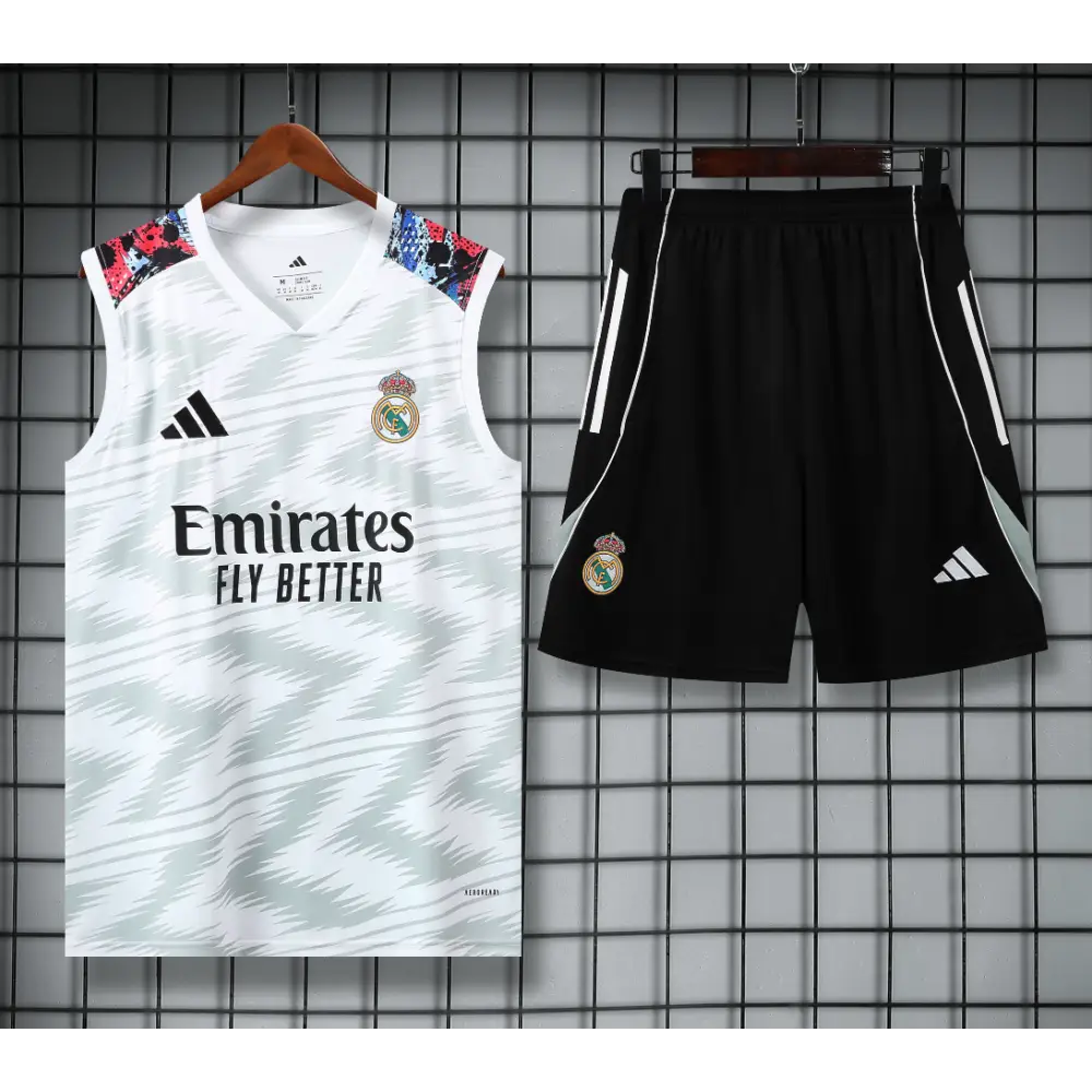 Kit Entraînement Real Madrid Noir & Blanc Rayé 2025/2026 - Vêtements de sport