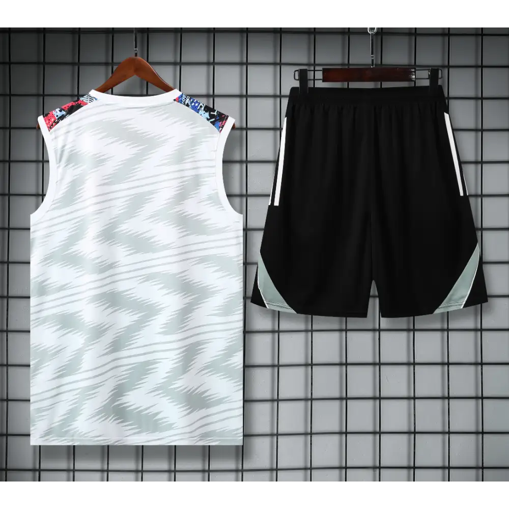 Kit Entraînement Real Madrid Noir & Blanc Rayé 2025/2026 - Vêtements de sport