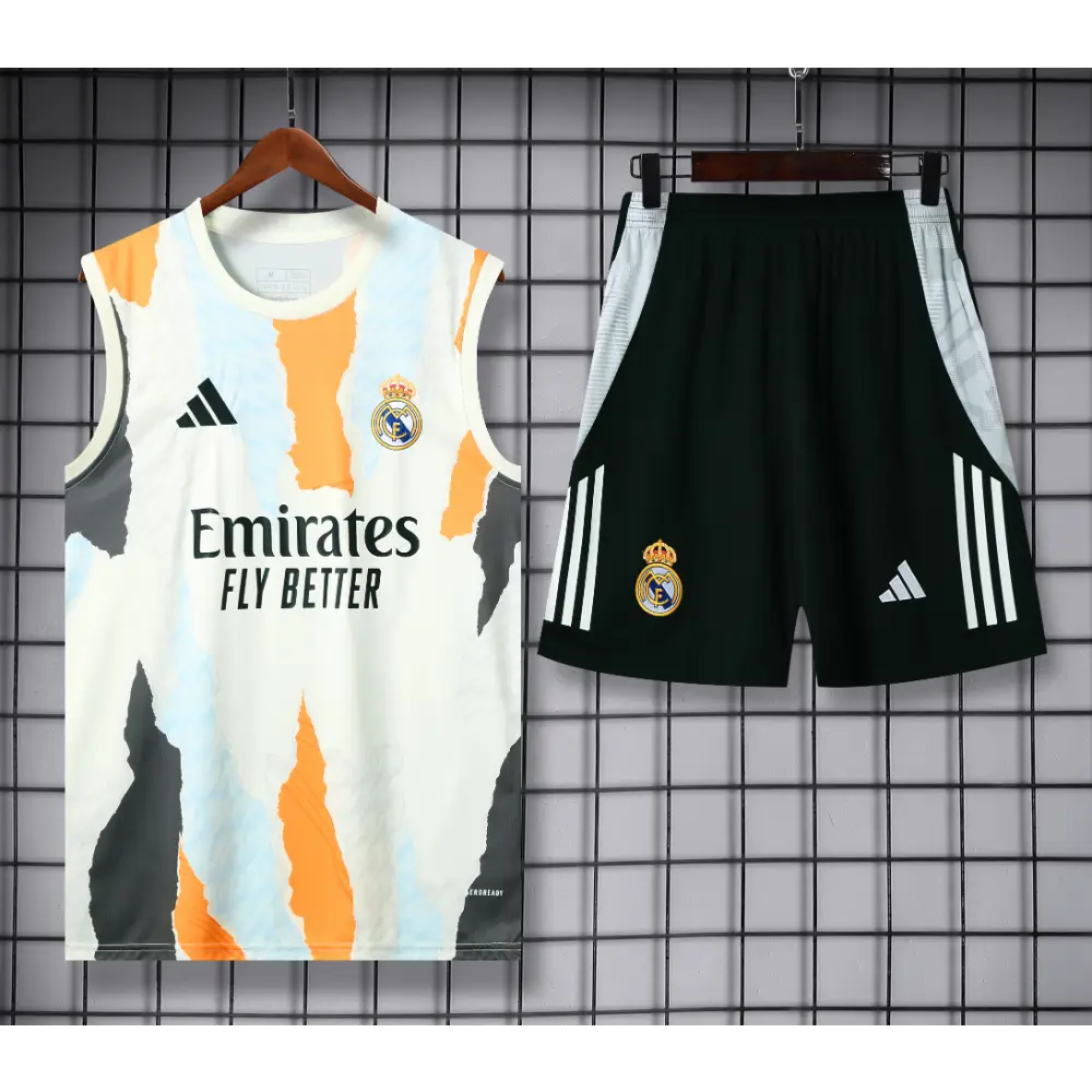 Kit Entraînement Real Madrid Noir & Blanc Tâché 2025/2026 - Vêtements de sport