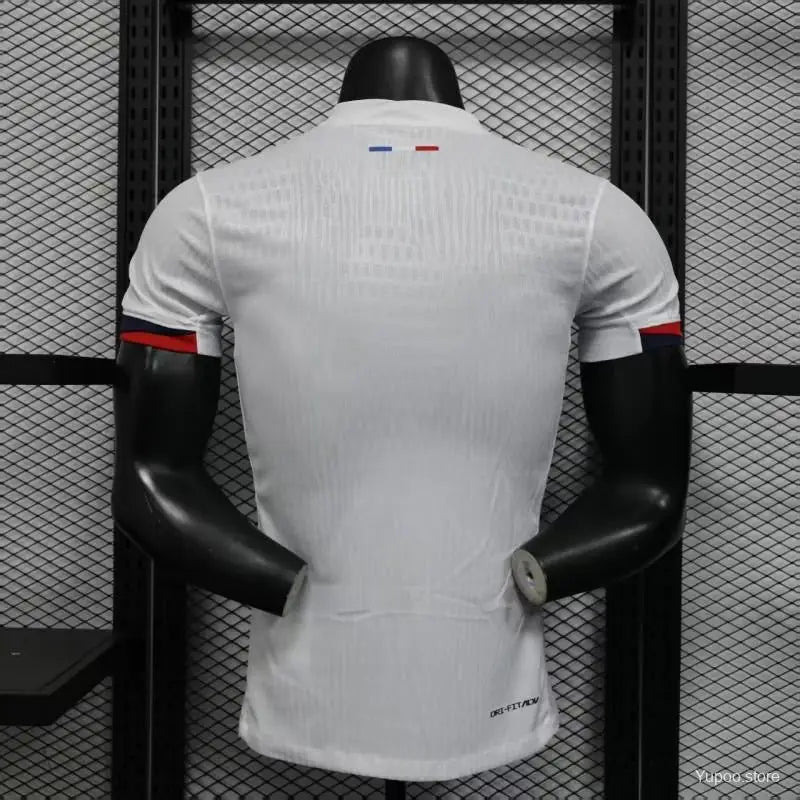 Club : Le maillot extérieur 2023/2024 du PSG officiellement lancé Club : Le maillot extérieur 2023/2024 du PSG officiellement lancé