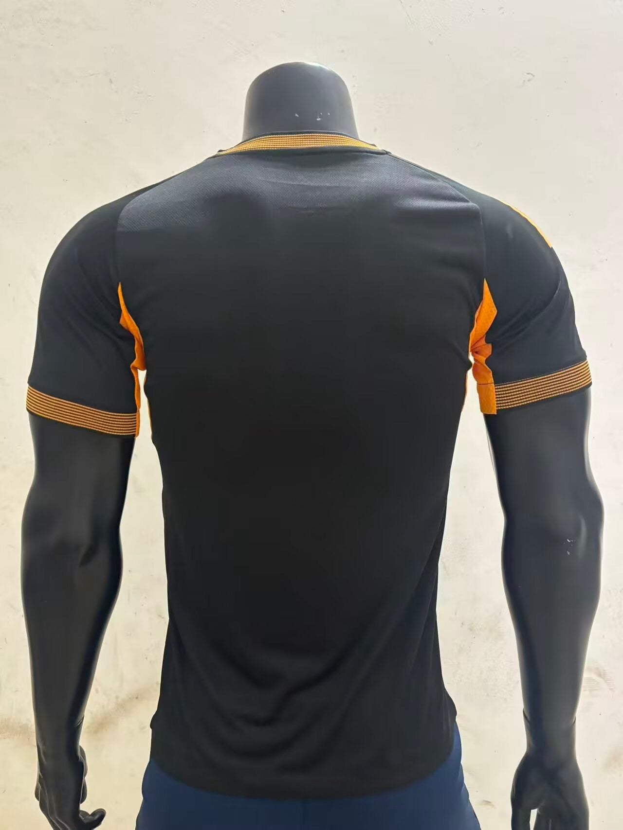 Maillot Real Madrid Noir & Orange 2025/2026 - Vêtements de sport
