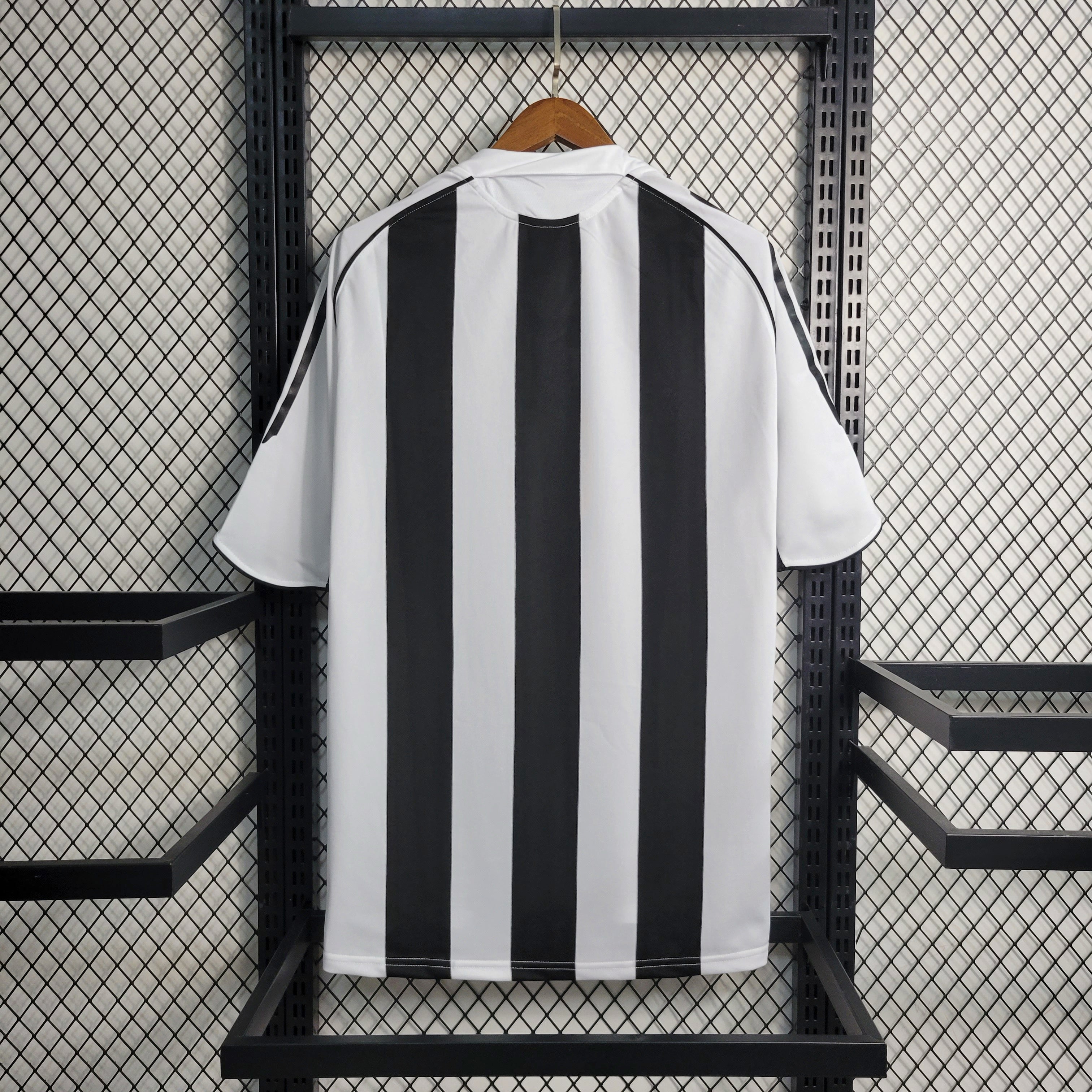 Newcastle Utd Domicile 2004/2006 - Vêtements de sport