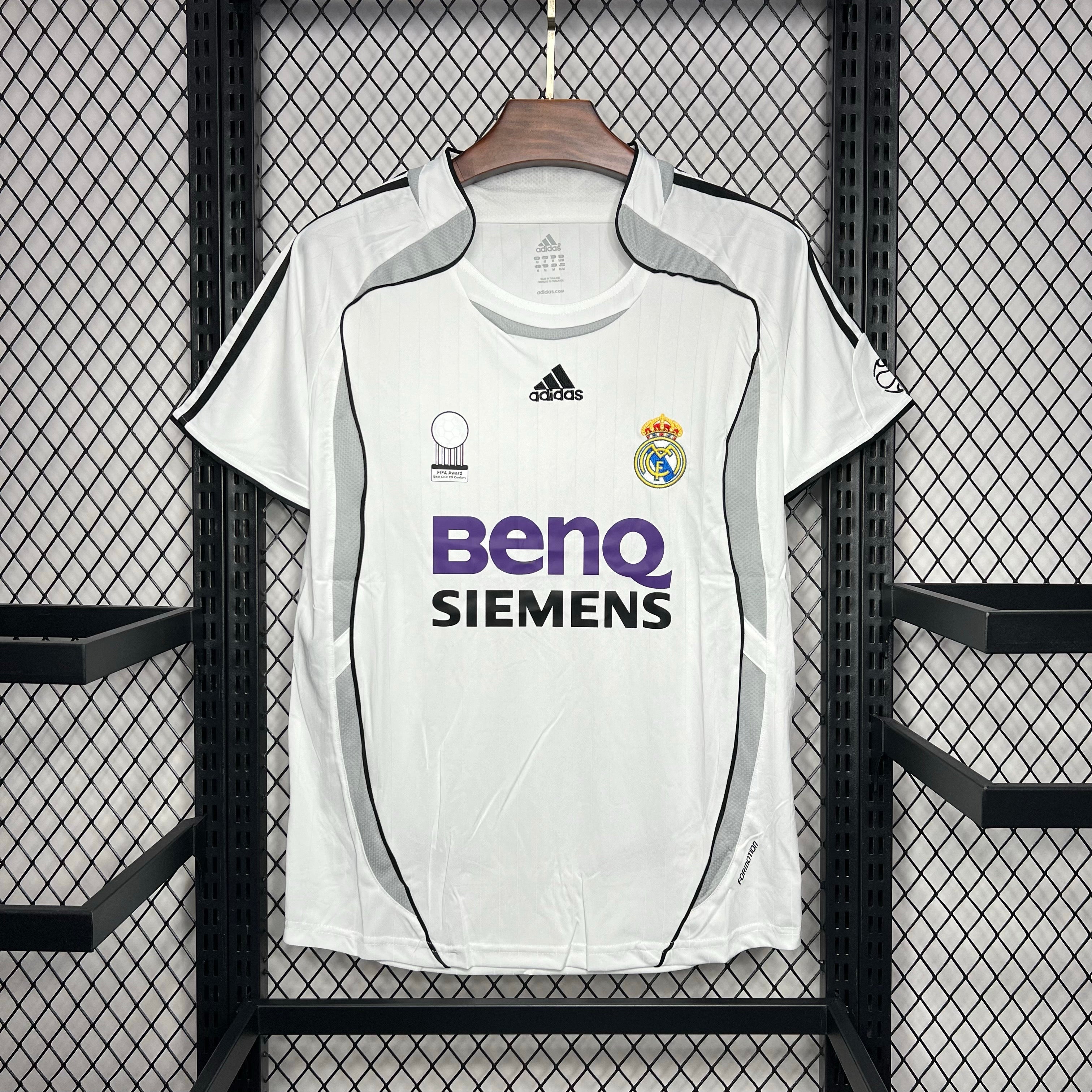 Real Madrid Domicile Retro 2006/2007 - Domicile / S - Vêtements de sport