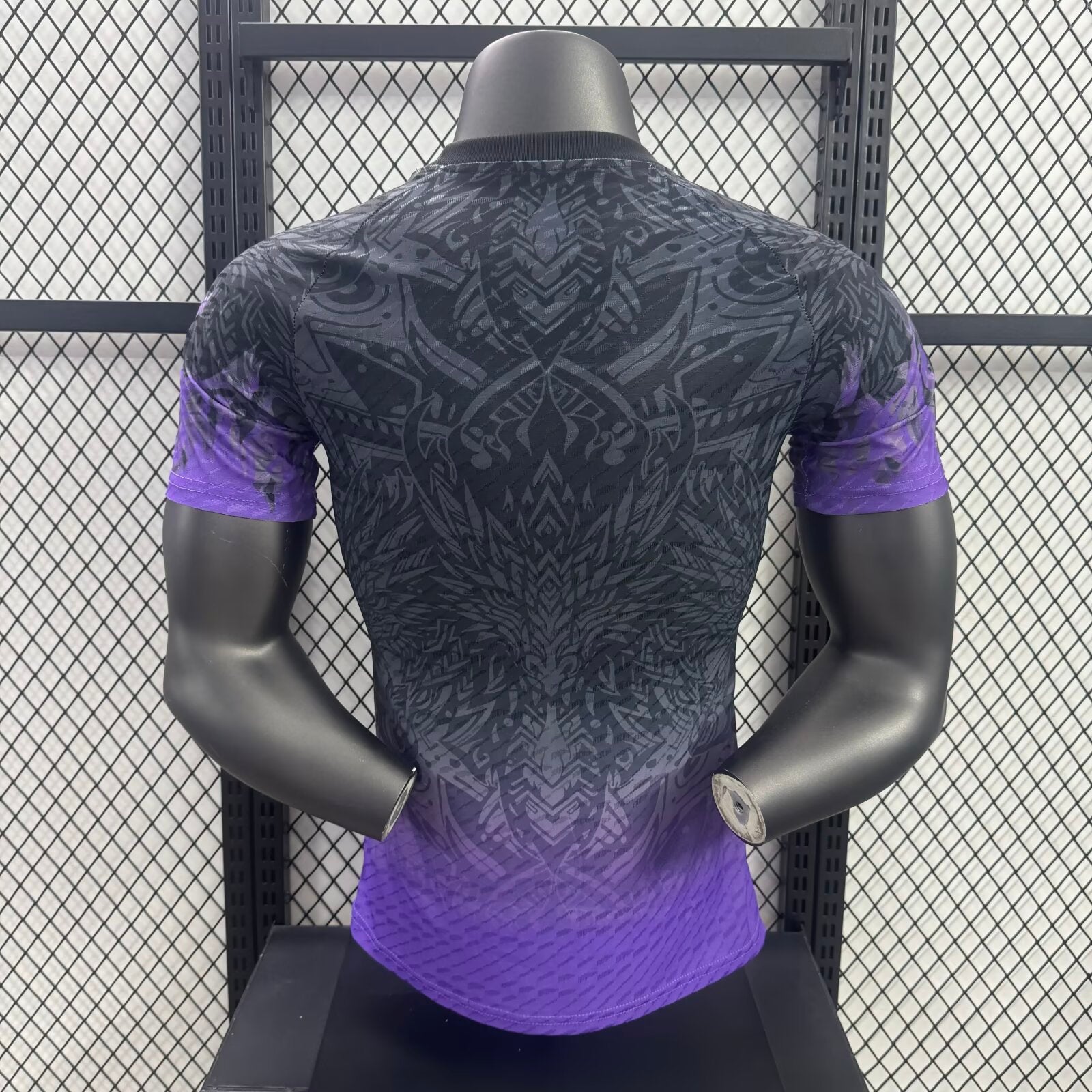 Real Madrid Dragon Noir/Violet Version Joueur 2025/2026 - Vêtements de sport