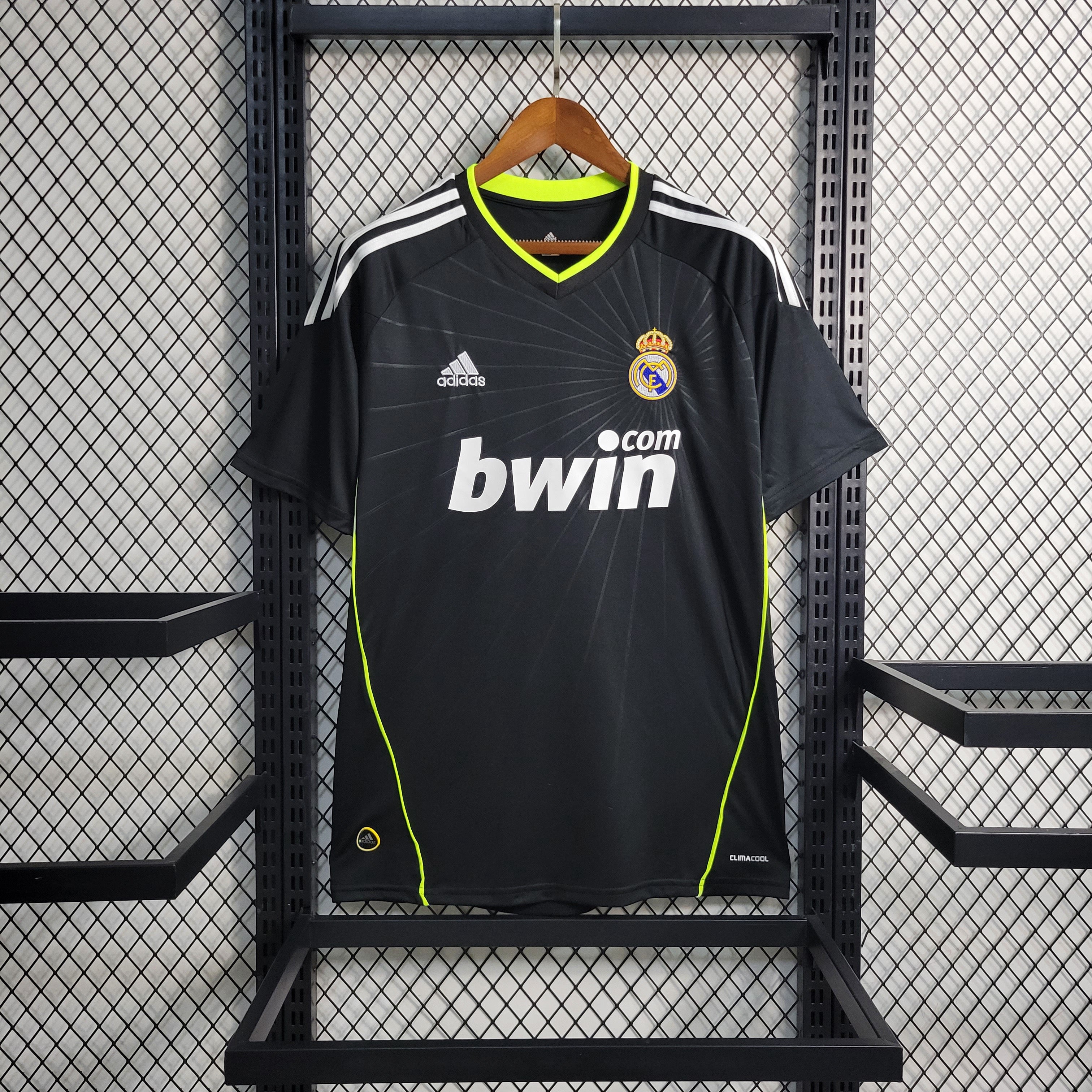 Real Madrid Extérieur Retro 2010/2011 - Extérieur / S - Vêtements de sport