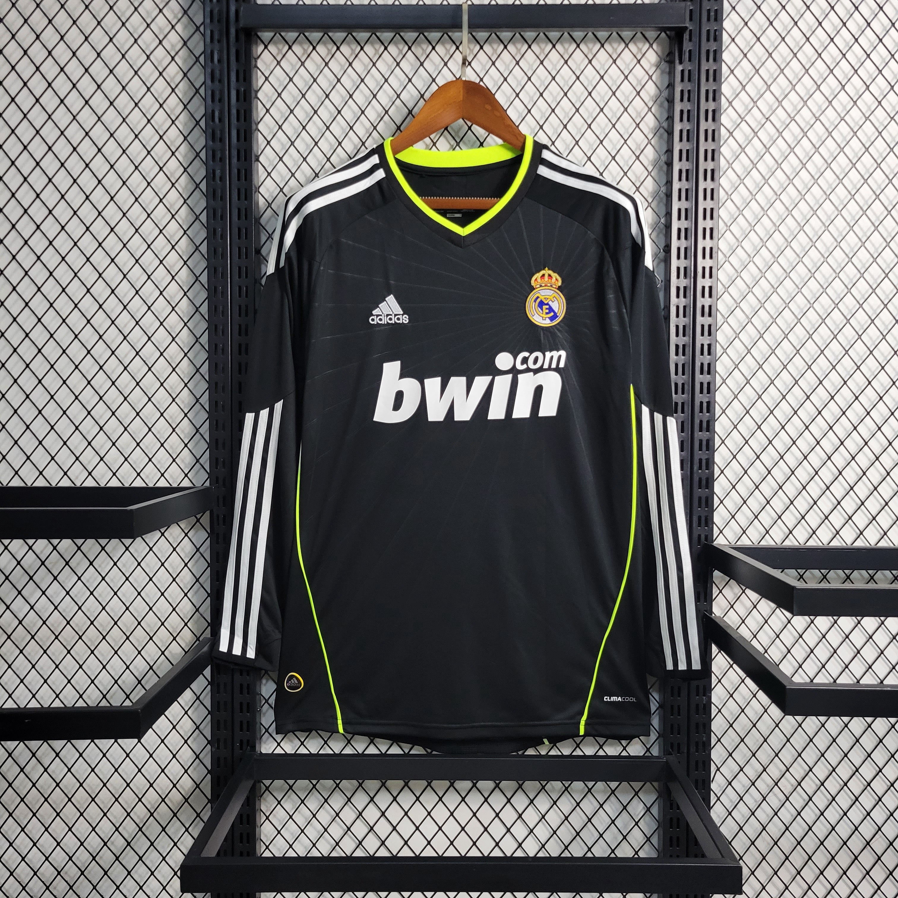 Real Madrid Extérieur Retro 2010/2011 - Version Joueur manches longues ( + 7€) / S - Vêtements de sport