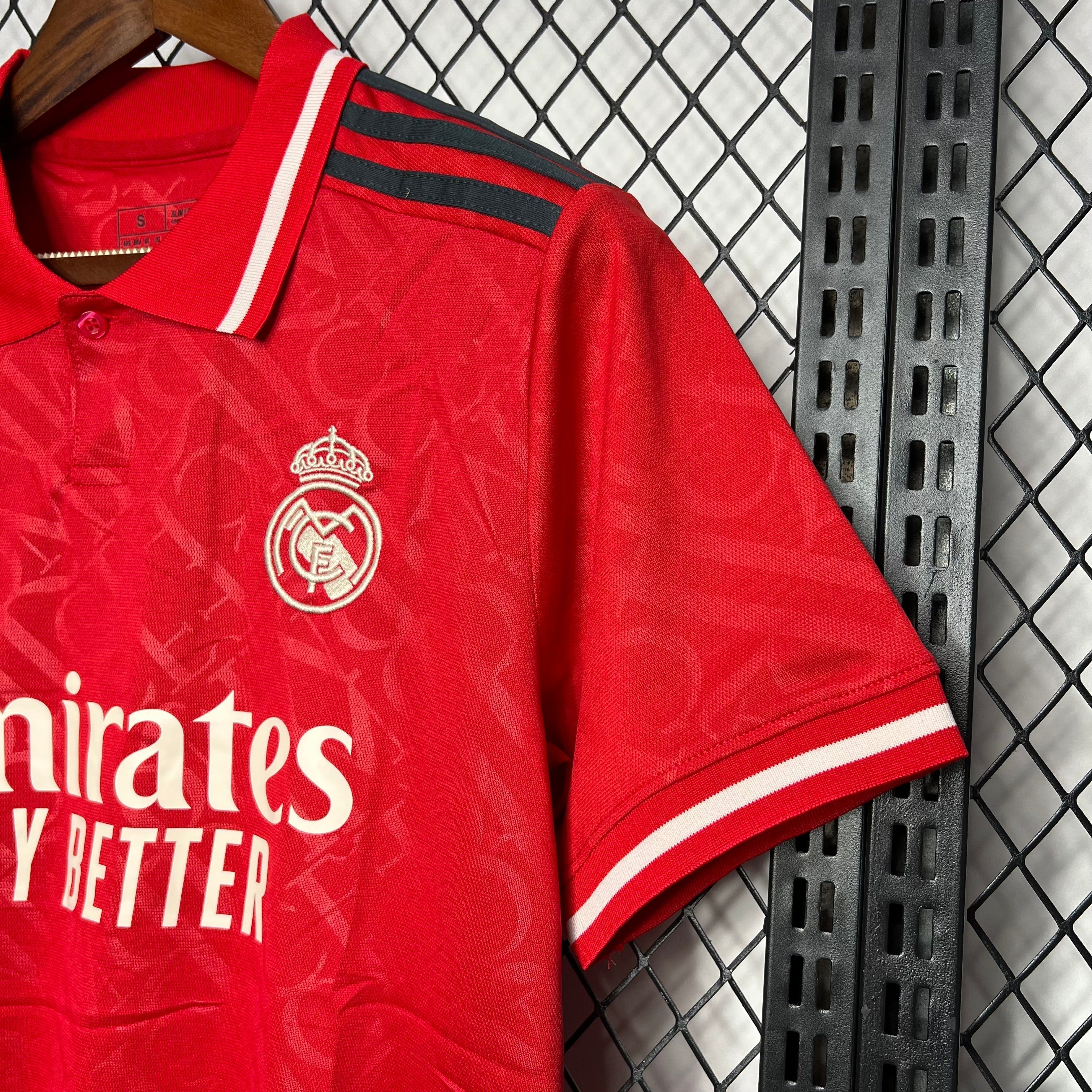 Real Madrid Red Edition 2024/2025 - Vêtements de sport