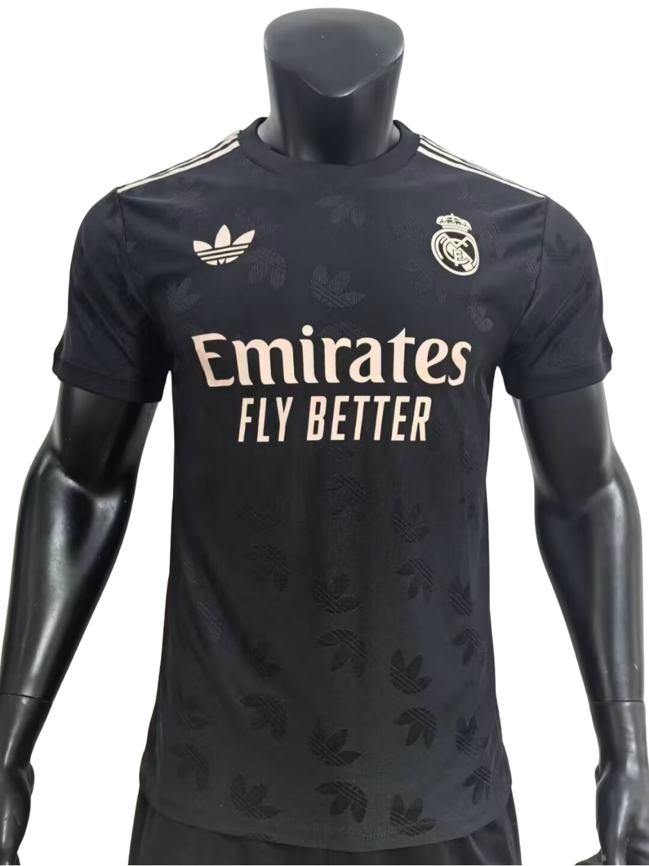 Real Madrid Retro Classique 2025/2026 - Version Joueur ( + 5€) / S - Vêtements de sport