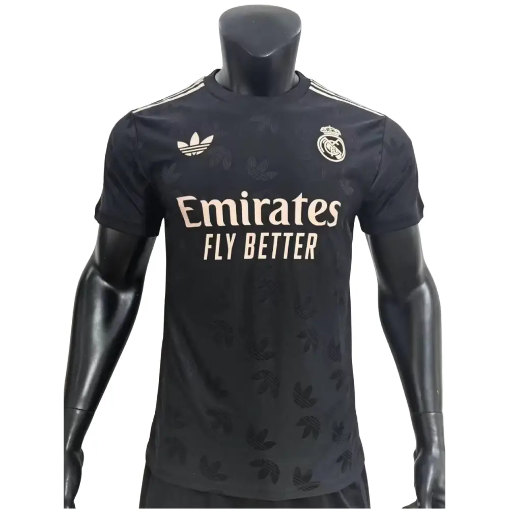 Real Madrid Retro Classique 2025/2026 - Version Joueur ( + 5€) / S - Vêtements de sport