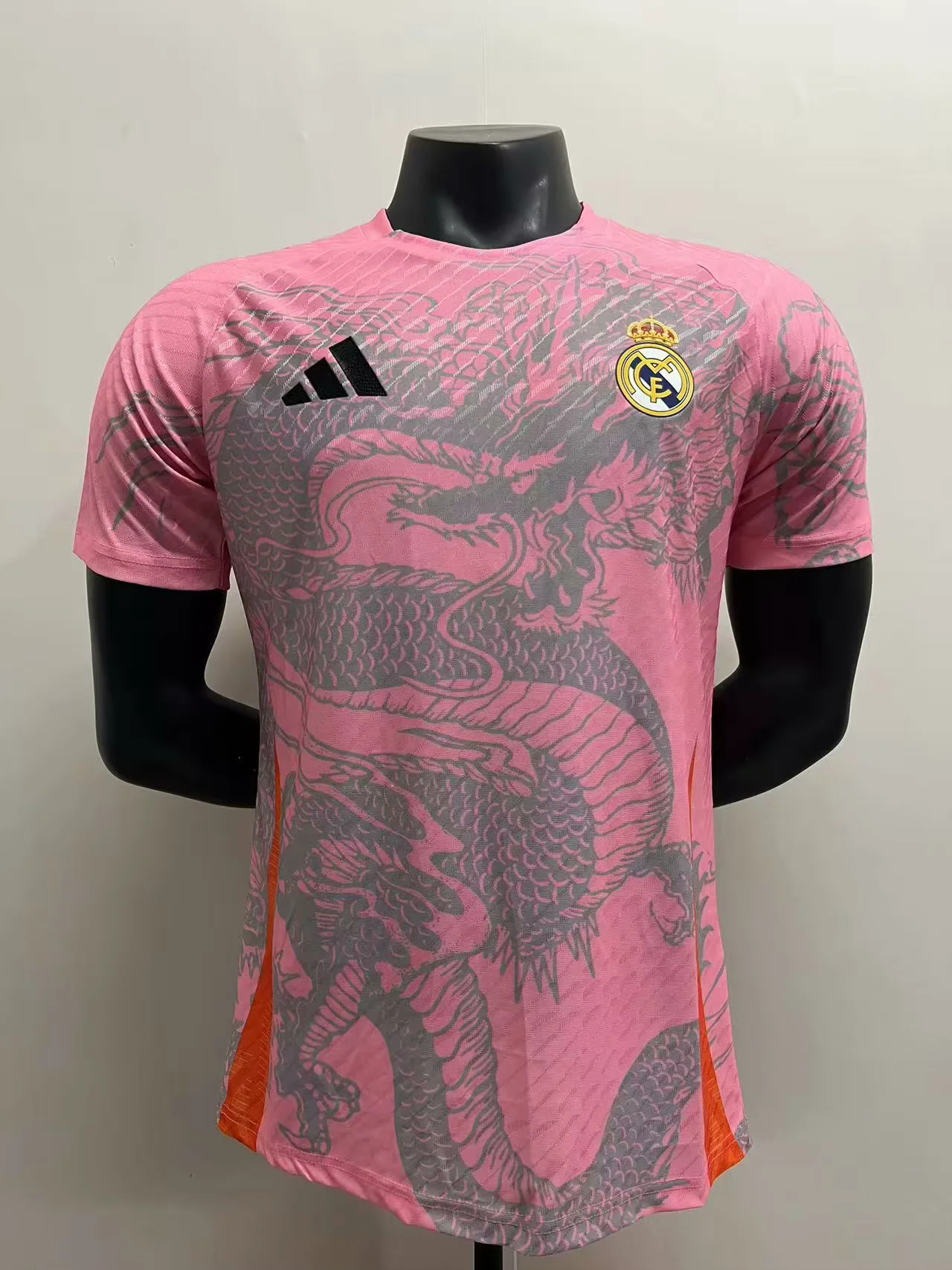 Real Madrid Rose Dragon Version Joueur 2025/2026 - Vêtements de sport