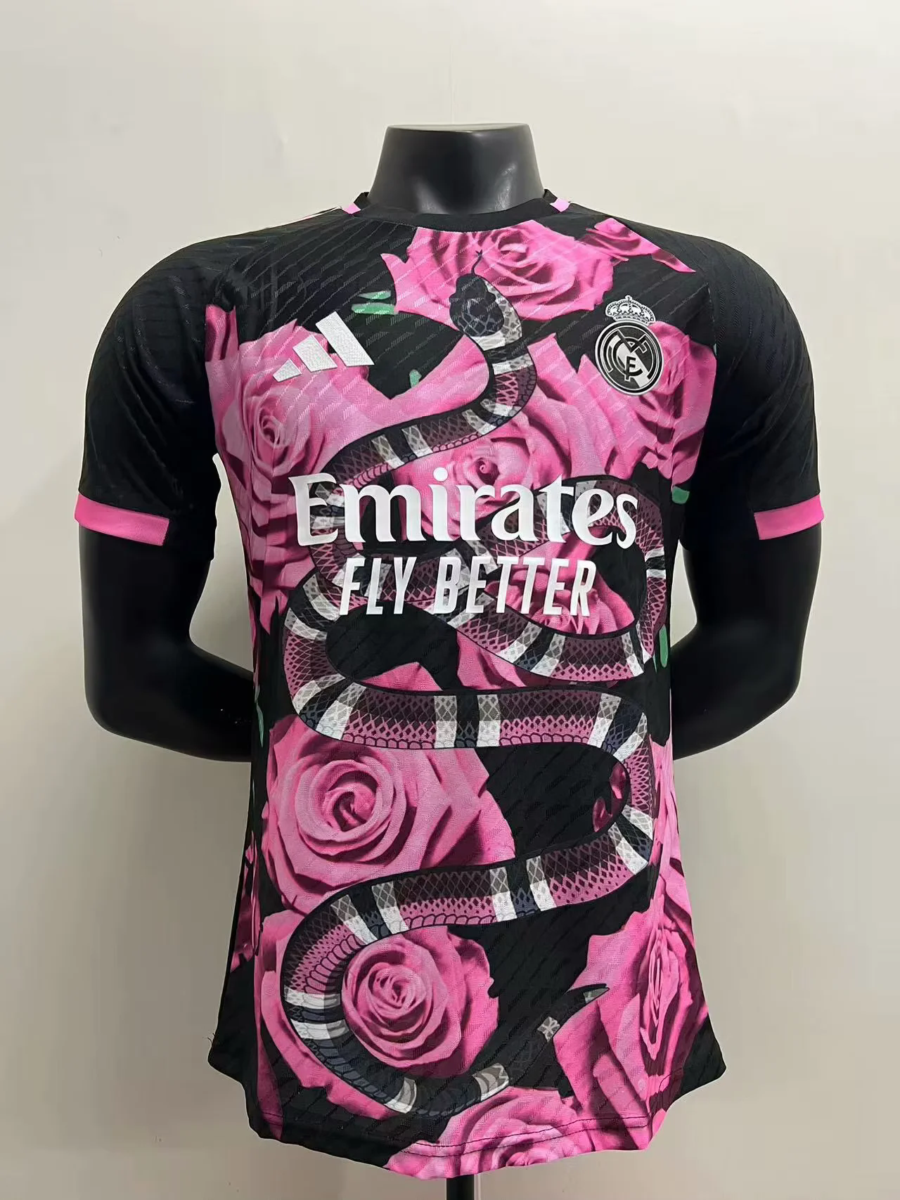 Real Madrid Serpent Rose Version Joueur 2025/2026 - Vêtements de sport