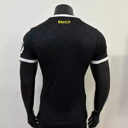 Real Madrid Version Joueur Spécial Noir Extérieur 2025/2026 - Vêtements de sport