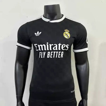 Real Madrid Version Joueur Spécial Noir Extérieur 2025/2026 - Vêtements de sport