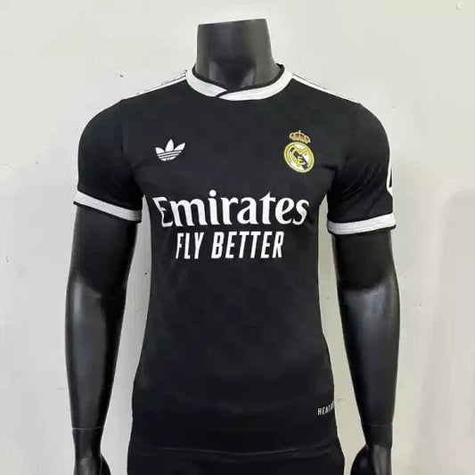 Real Madrid Version Joueur Spécial Noir Extérieur 2025/2026 - Vêtements de sport