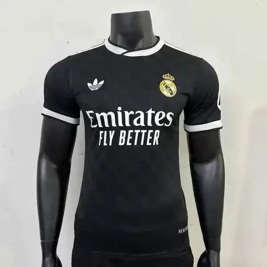 Real Madrid Version Joueur Spécial Noir Extérieur 2025/2026 - Vêtements de sport